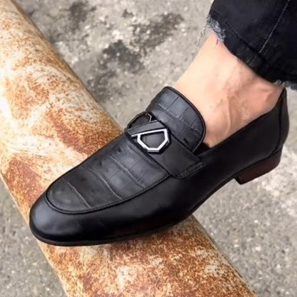 Casual Frosted Buckle Leather Shoes